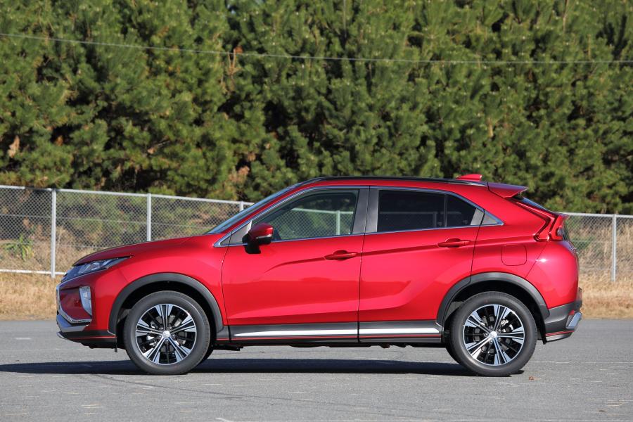  Mitsubishi Eclipse Cross 2017 года  (JP) (фото 10 из 41)